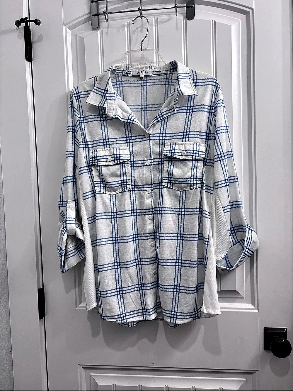 Eden & Olivia Plaid Button Down Shirt in White & Blue 2X Like New